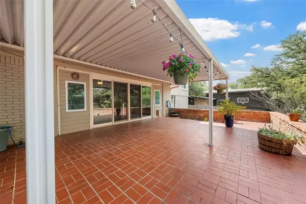 Waco, TX 76710,2225 Wooded Acres Drive