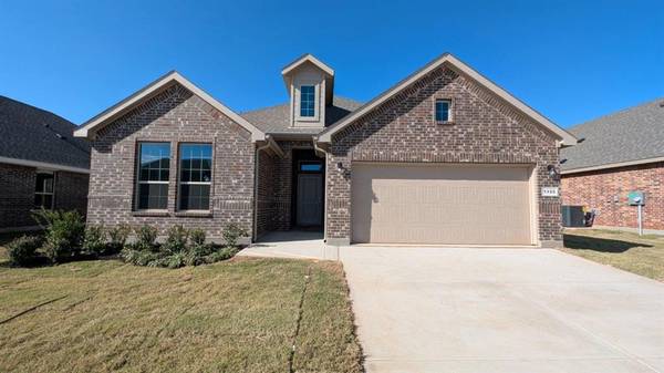 1320 BRISTOL Way, Granbury, TX 76048