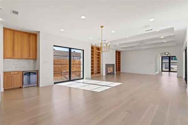 Dallas, TX 75209,7624 Roper Street