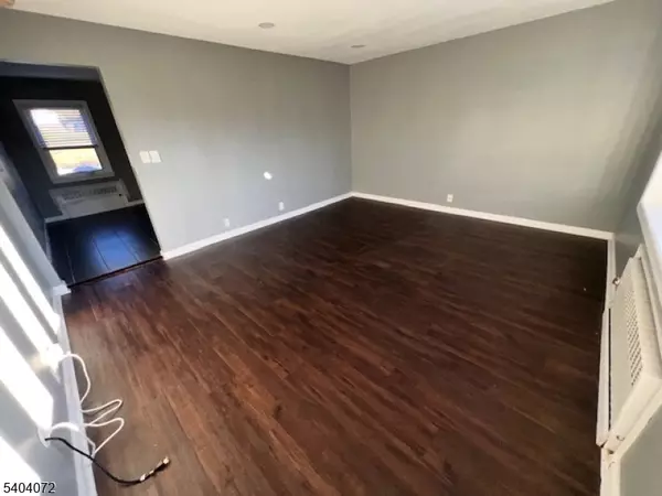 Belleville Twp., NJ 07109,10 Federal St #2