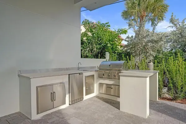 Lauderdale By The Sea, FL 33308,4524 Seagrape Dr #2 South