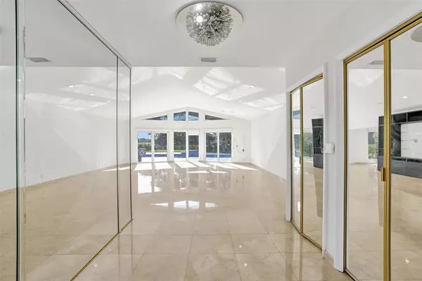 Tamarac, FL 33319,5903 Breadfruit Cir