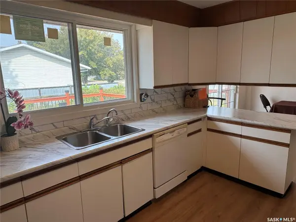 Weyburn, SK S4H 0M3,1609 Warren AVENUE