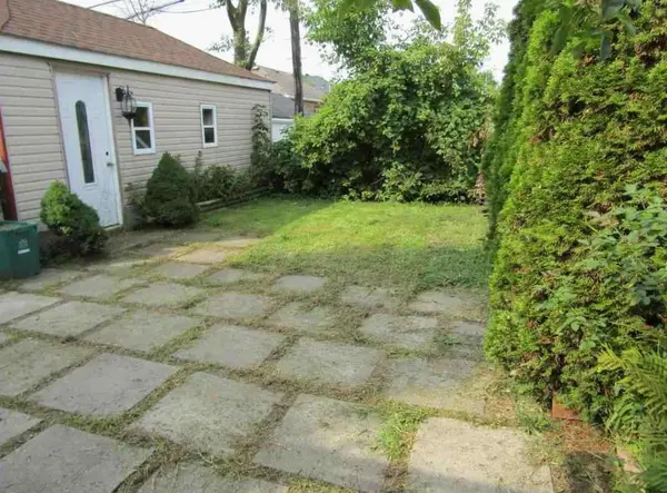 Toronto W06, ON M8V 3J8,54 Sixteenth ST