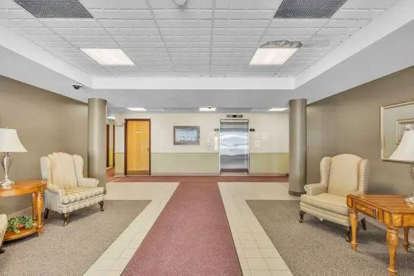 Guelph, ON N1H 8H4,105 BAGOT ST #202