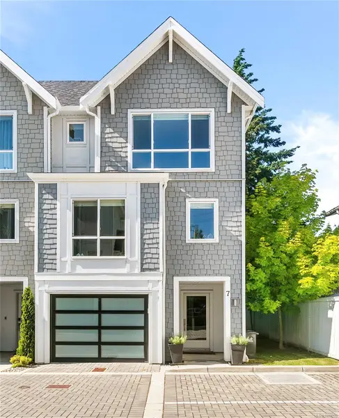 1032 Cloverdale Ave #7, Saanich, BC V8X 2T9