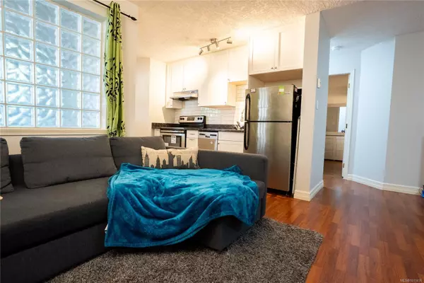 Victoria, BC V8T 3M9,2710 Grosvenor Rd #101