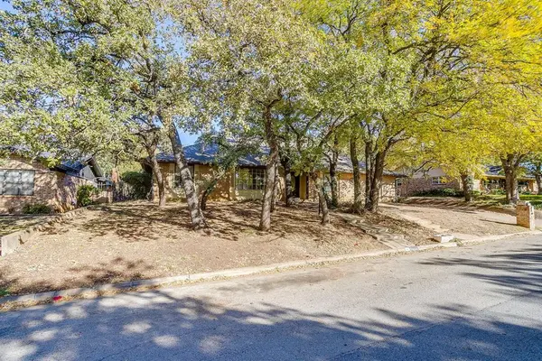 Hurst, TX 76054,2844 Hurstview Drive