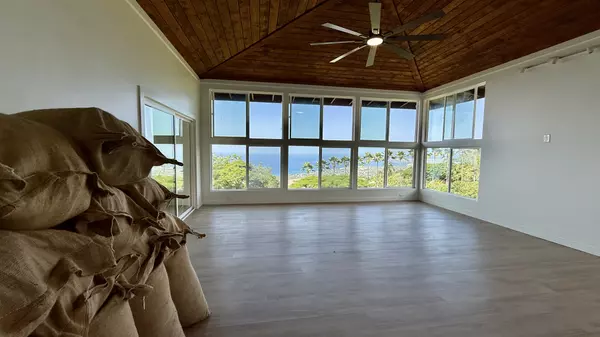 Holualoa, HI 96725,77-6301 KAUMALUMALU DR