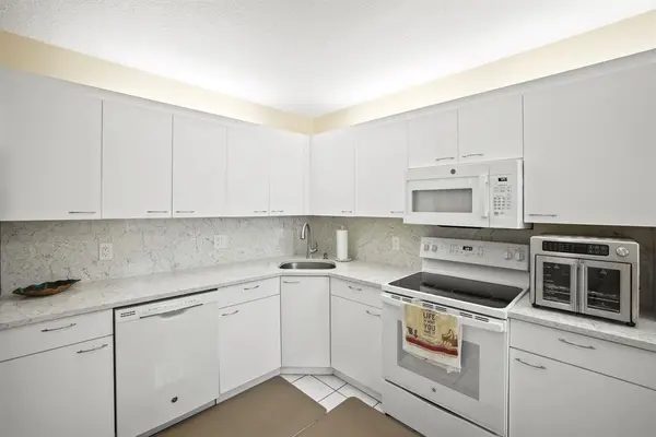 Coconut Creek, FL 33073,4161 Coral Tree Cir #362