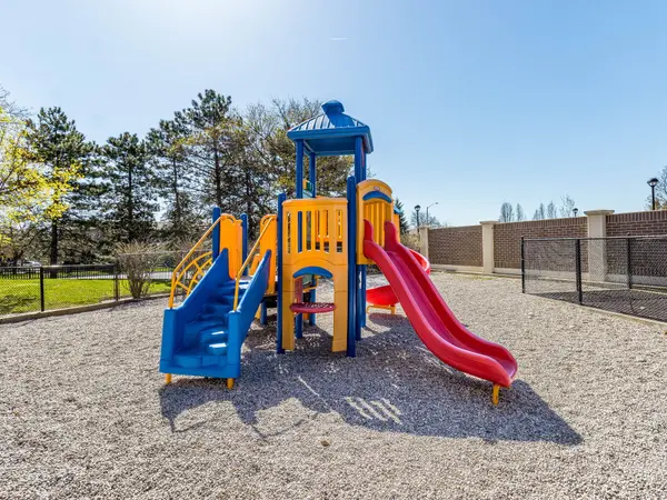 Brampton, ON L6T 4B6,4 Lisa ST #610