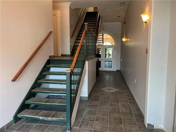 Hawkesbury, ON K6A 1A5,352 MAIN ST #202