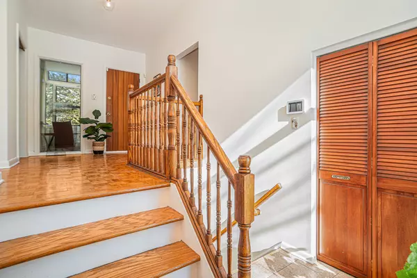 Country Place - Pineglen - Crestview And Area, ON K2E 6W7,5 DEERLANE AVE