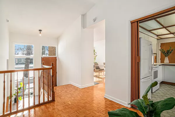 Country Place - Pineglen - Crestview And Area, ON K2E 6W7,5 DEERLANE AVE