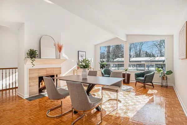 Country Place - Pineglen - Crestview And Area, ON K2E 6W7,5 DEERLANE AVE