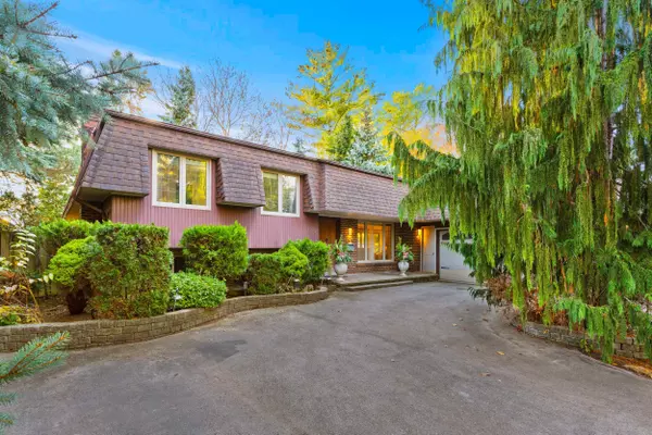 Oakville, ON L6K 2V2,130 Tavistock SQ