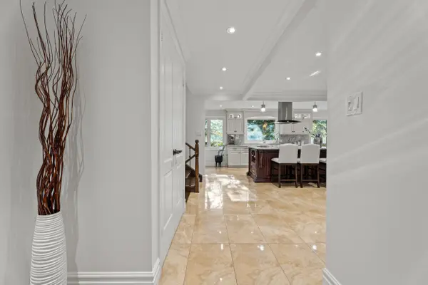 Oakville, ON L6K 2V2,130 Tavistock SQ