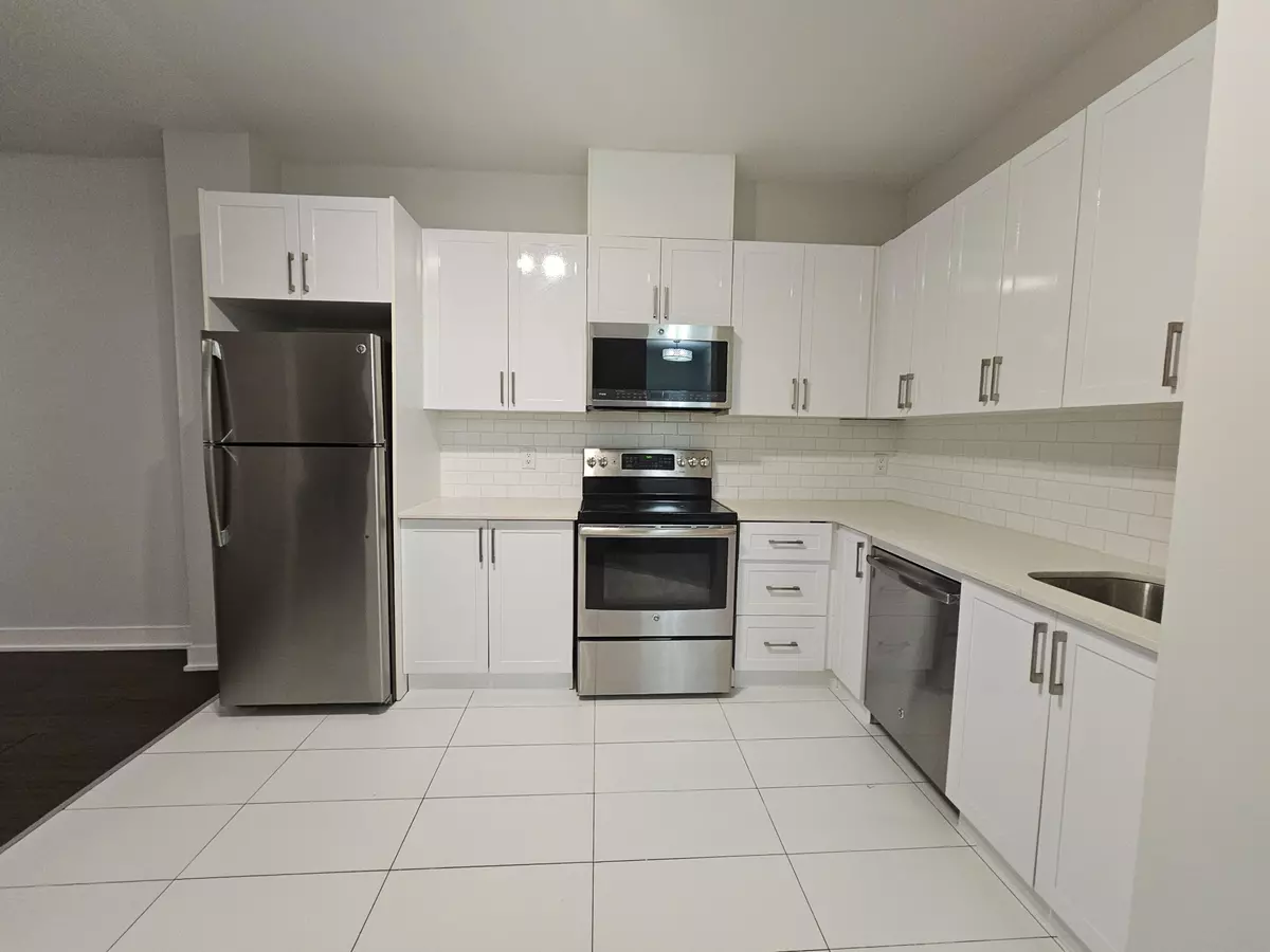 Toronto C03, ON M6E 2H8,1801 Eglinton AVE W #204