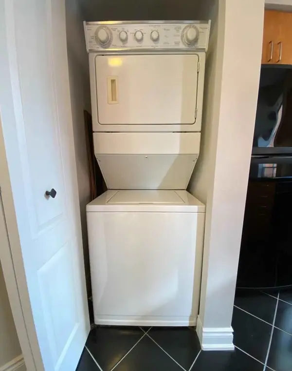 Toronto C09, ON M4W 3Y4,20 Collier ST #704