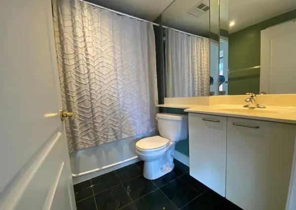 Toronto C09, ON M4W 3Y4,20 Collier ST #704