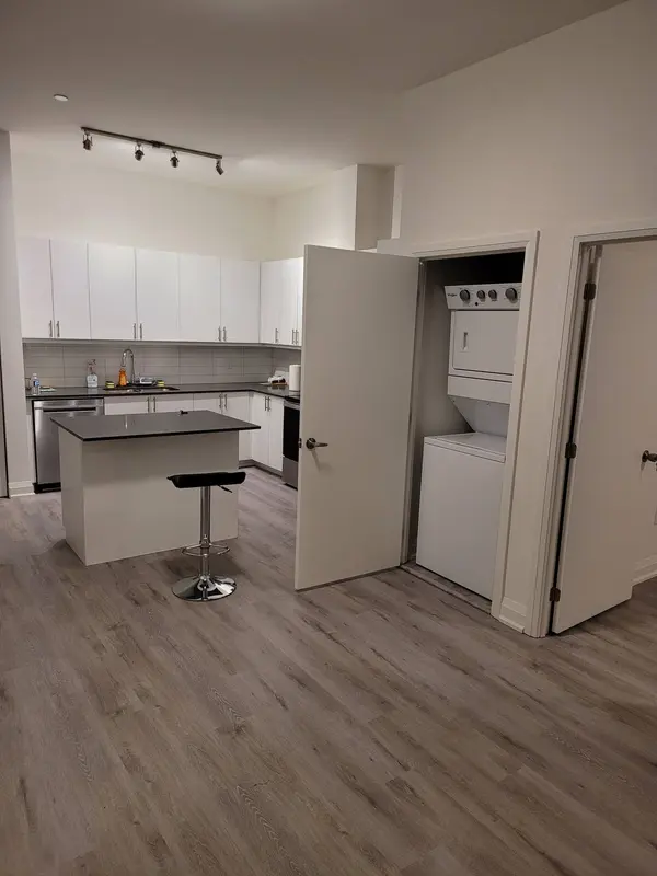 Barrie, ON L4M 7B9,58 Lakeside TER #110