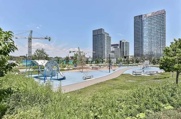 Toronto C15, ON M5K 0H2,95 Mcmahon DR #2608