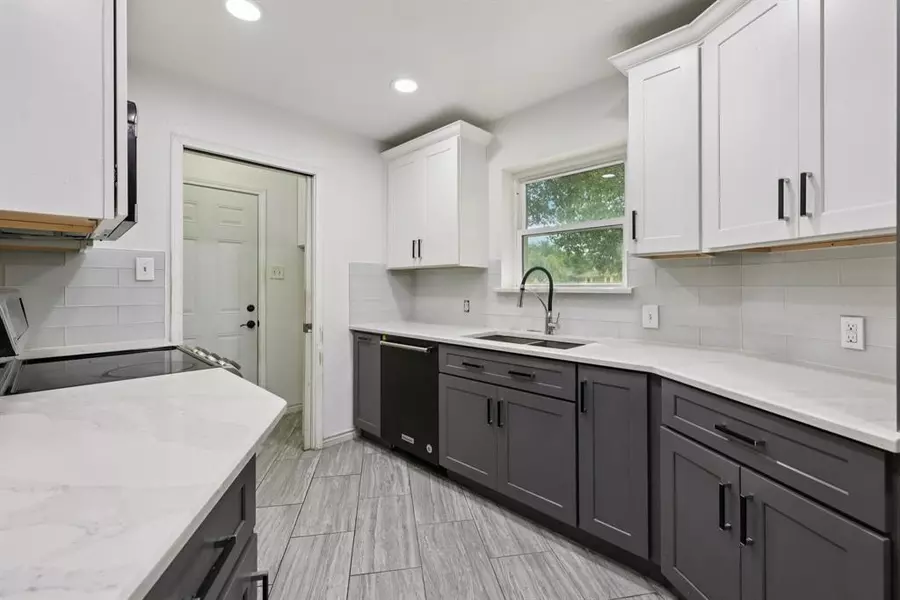 2417 Meadow Court, Bedford, TX 76021