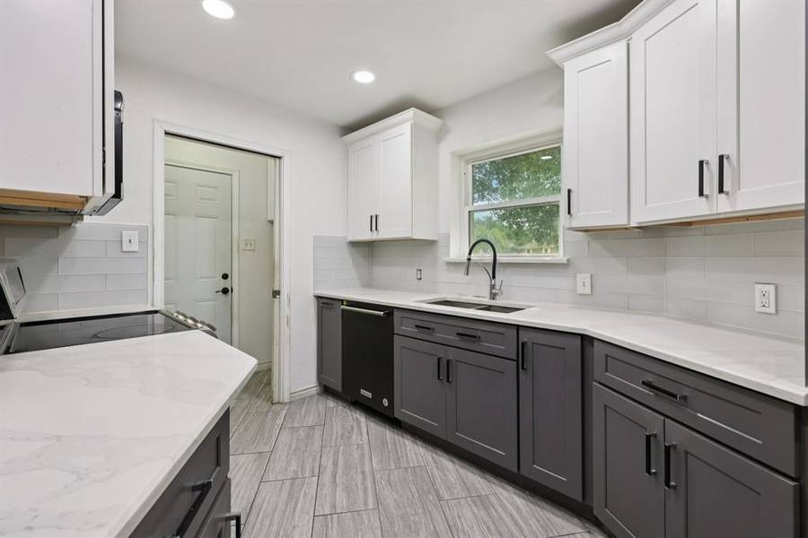 2417 Meadow Court, Bedford, TX 76021