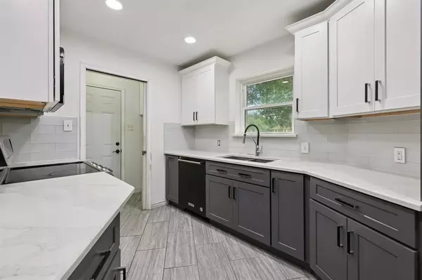 2417 Meadow Court, Bedford, TX 76021