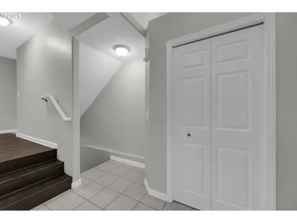 Eugene, OR 97405,3812 COLONY OAKS DR