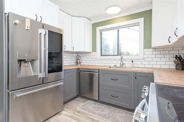 Nanaimo, BC V9T 3Y9,2462 Jeans Way