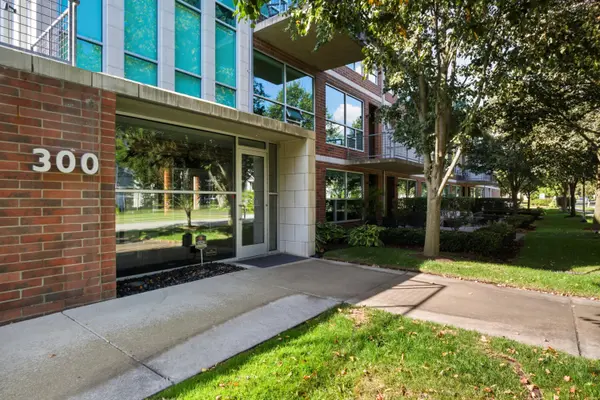 Plymouth, MI 48170,300 Hamilton ST #301