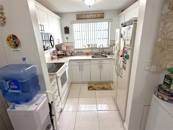 Pembroke Pines, FL 33026,1101 Colony Point Cir #123