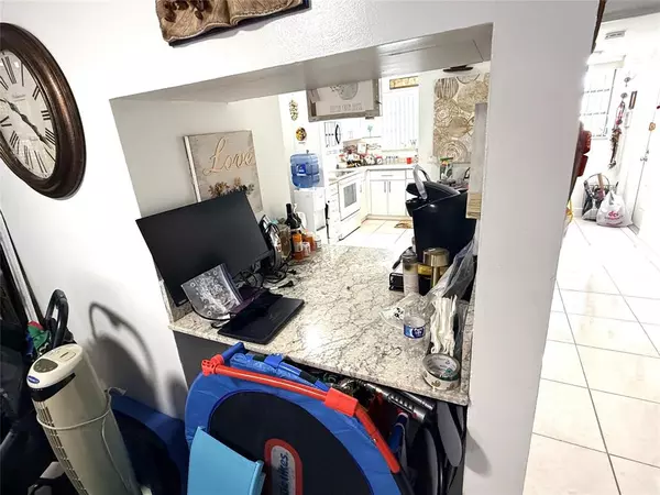 Pembroke Pines, FL 33026,1101 Colony Point Cir #123