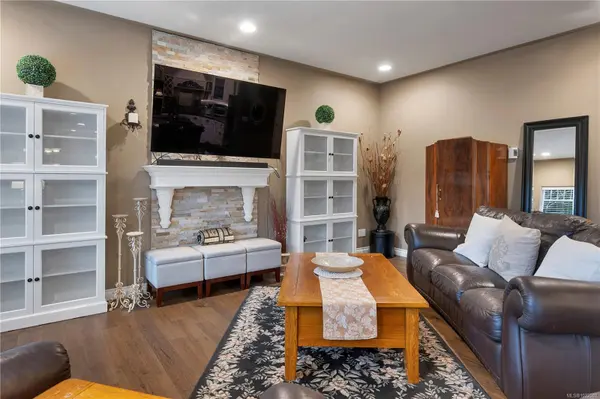 Campbell River, BC V9H 1S9,2825 Denman St