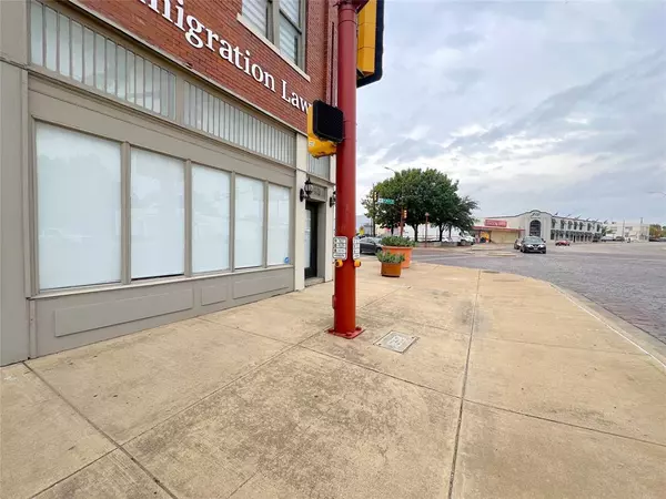 Fort Worth, TX 76164,1549 N Main Street #103