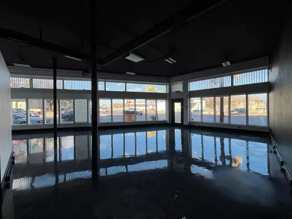 Fort Worth, TX 76164,1549 N Main Street #103