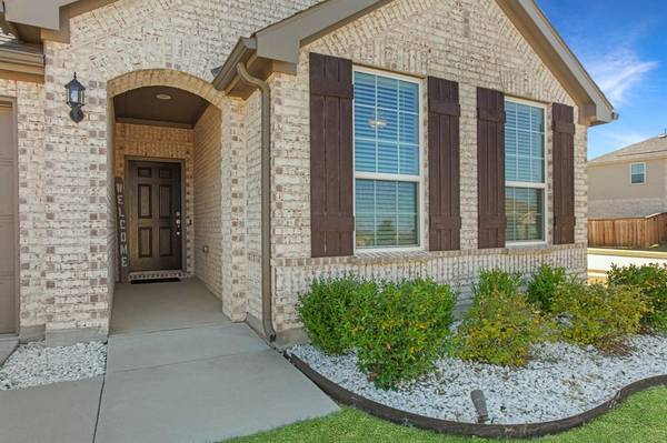 2800 Tobias Lane,  Aubrey,  TX 76227