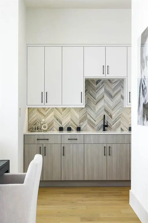 Dallas, TX 75225,6741 Prestonshire Lane