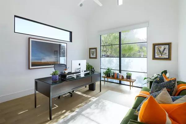 Dallas, TX 75225,6741 Prestonshire Lane