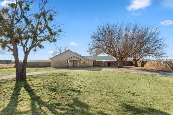 1137 US Highway 82 W, Seymour, TX 76380