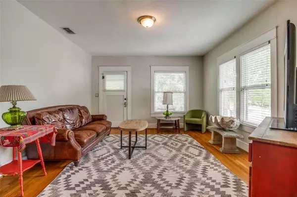 Dallas, TX 75214,6203 Richmond Avenue