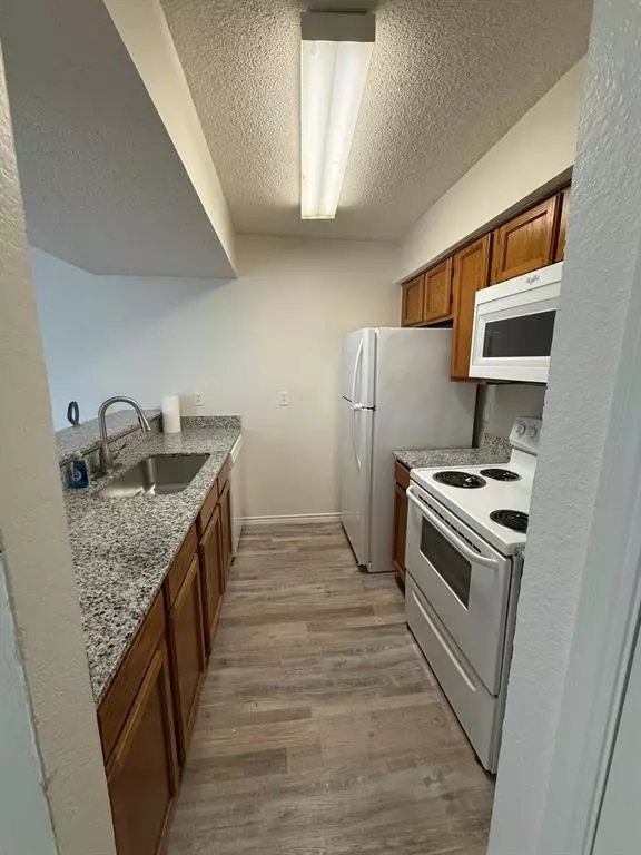 Dallas, TX 75243,9807 Walnut Street #D 304