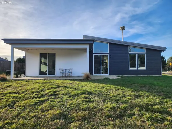 Bandon, OR 97411,617 WINDCREST DR