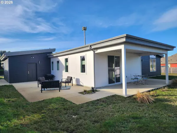 Bandon, OR 97411,617 WINDCREST DR