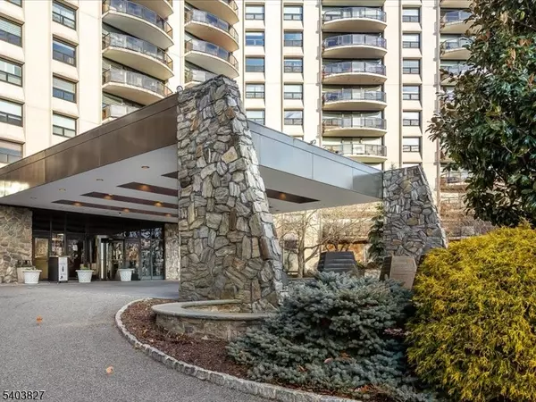 Verona Twp., NJ 07044,2 Claridge Dr #8IE