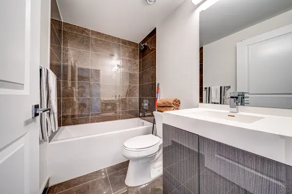 Toronto C08, ON M5B 0C3,251 Jarvis ST #3809