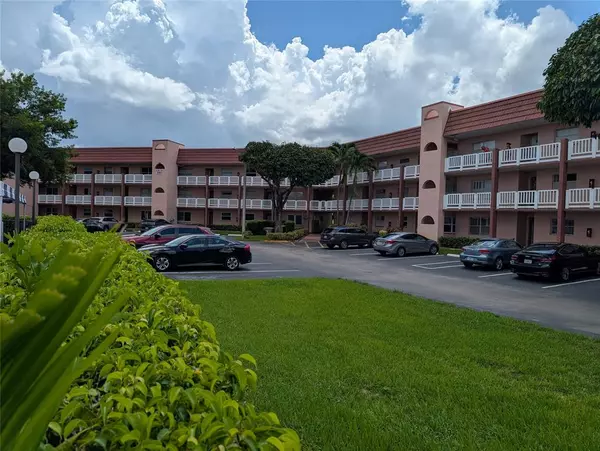 9561 Sunrise Lakes Blvd #109, Sunrise, FL 33322