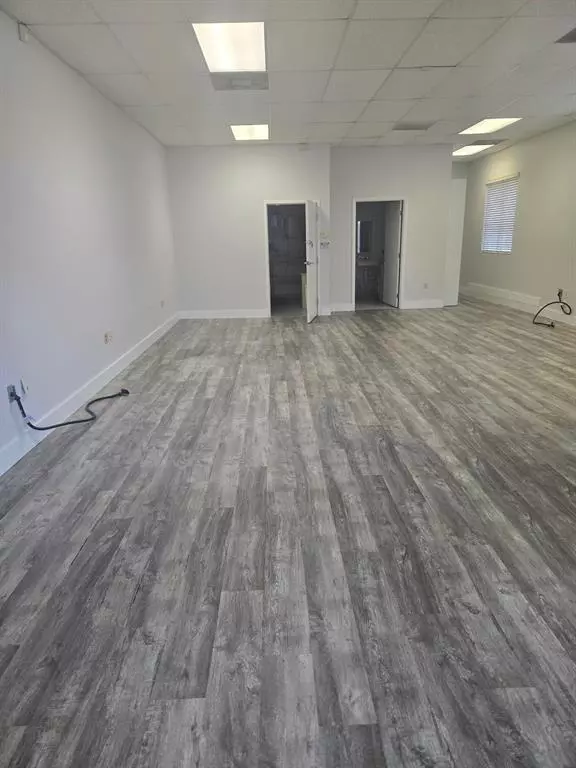 Weston, FL 33326,1950 N Commerce Pkwy #6