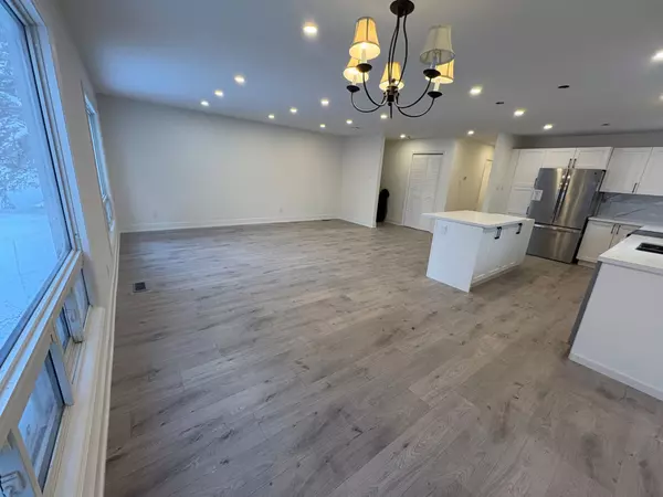 3 Highcroft RD, Barrie, ON L4N 2X3